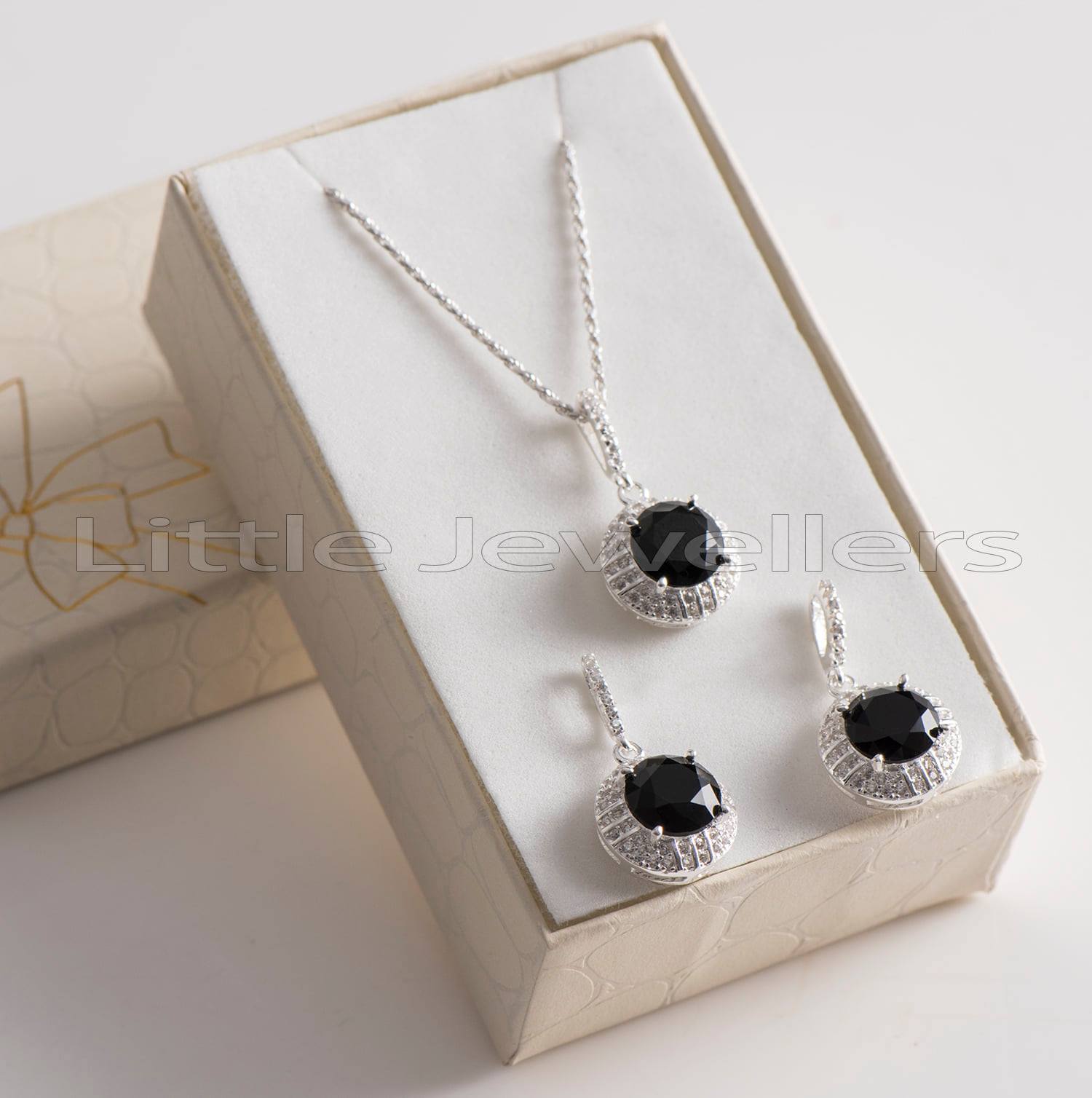 Black necklace set