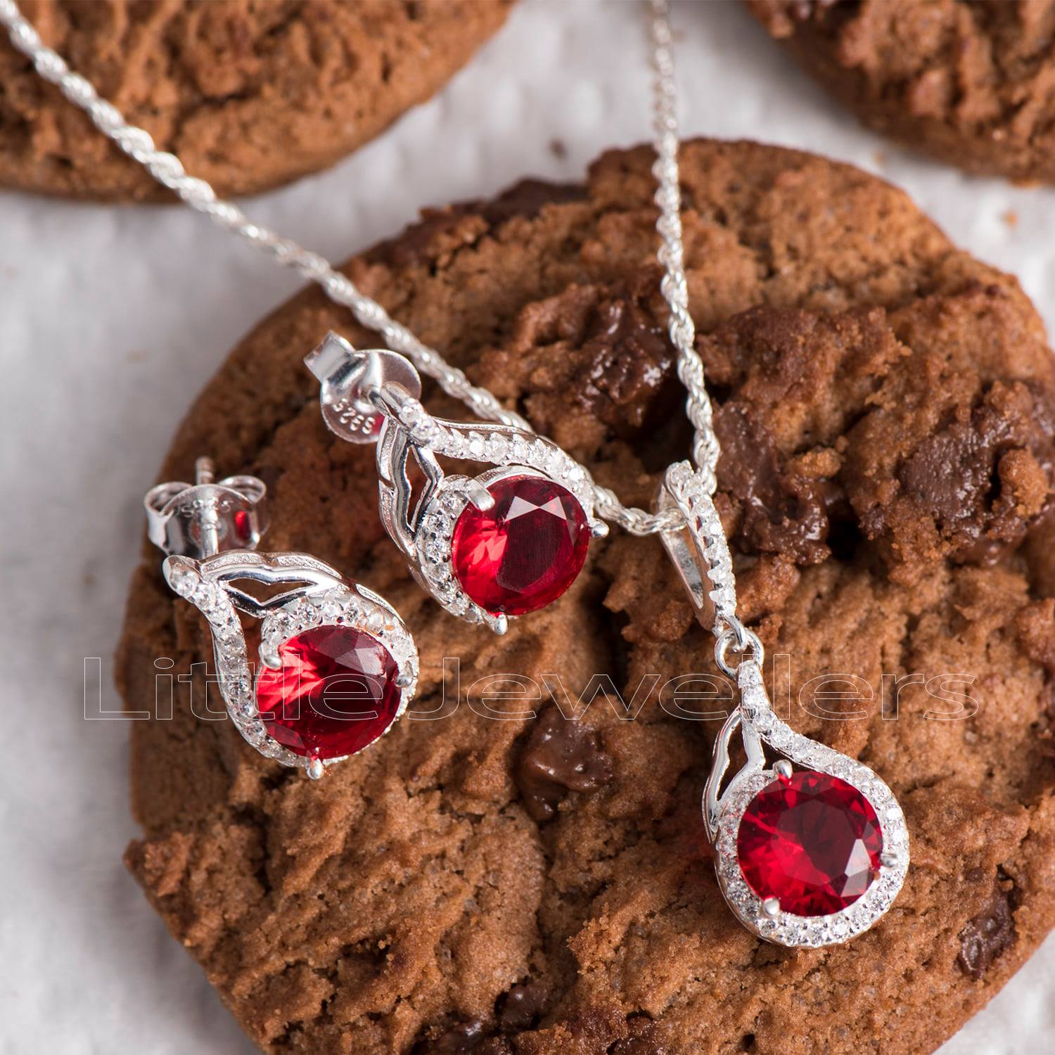 A striking red pure silver necklace set