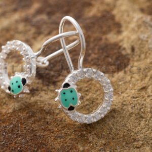  A cute pair of green ladybird earrings for children that feature a lever-back closure for secure and easy wear.