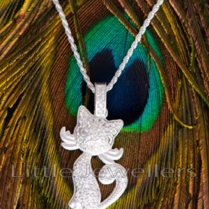 A lovely kitty pendant necklace that has been handcrafted with care. To appeal to all cat enthusiasts.