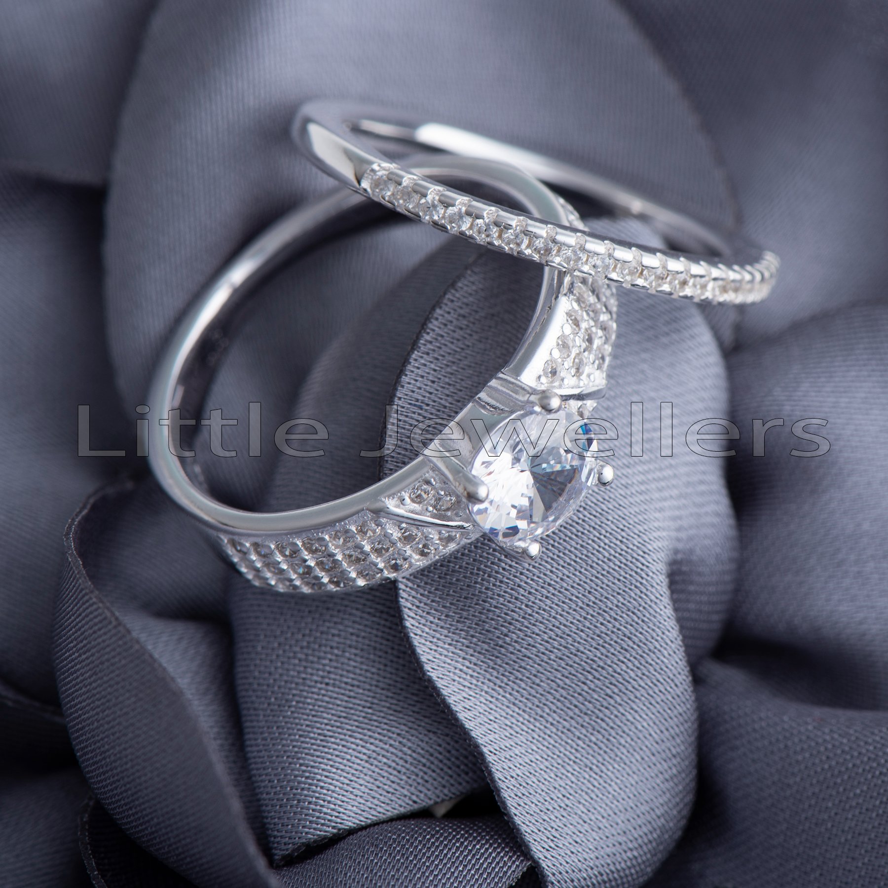 This engagement ring set is stylish and the ideal centerpiece for the bride-to-be