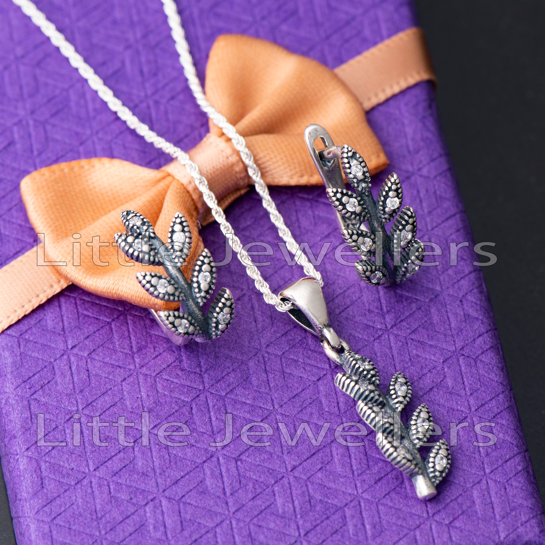 Vintage-Inspired Leaf Jewelry Set