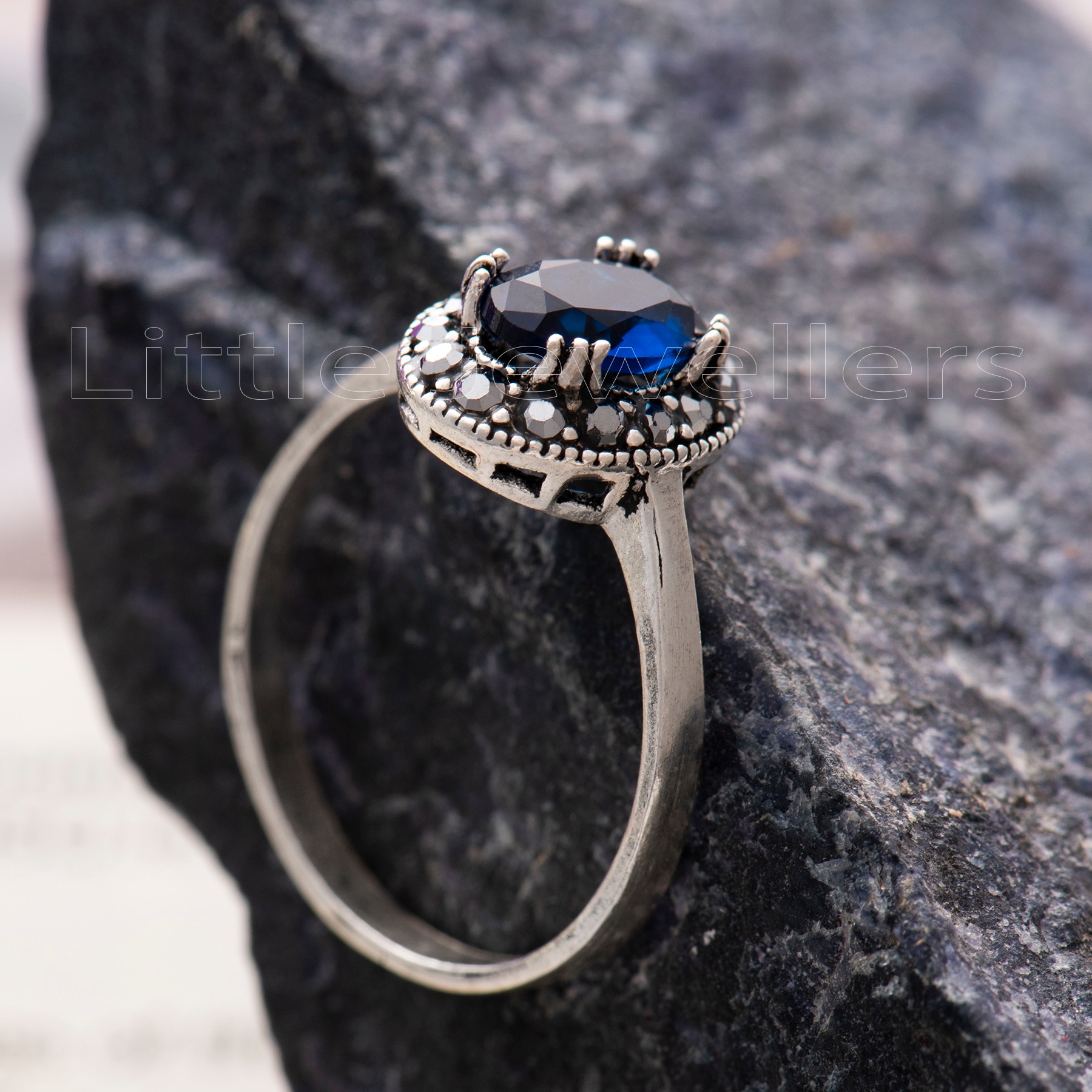 Add a classic touch to any outfit with this stunning blue sapphire ring