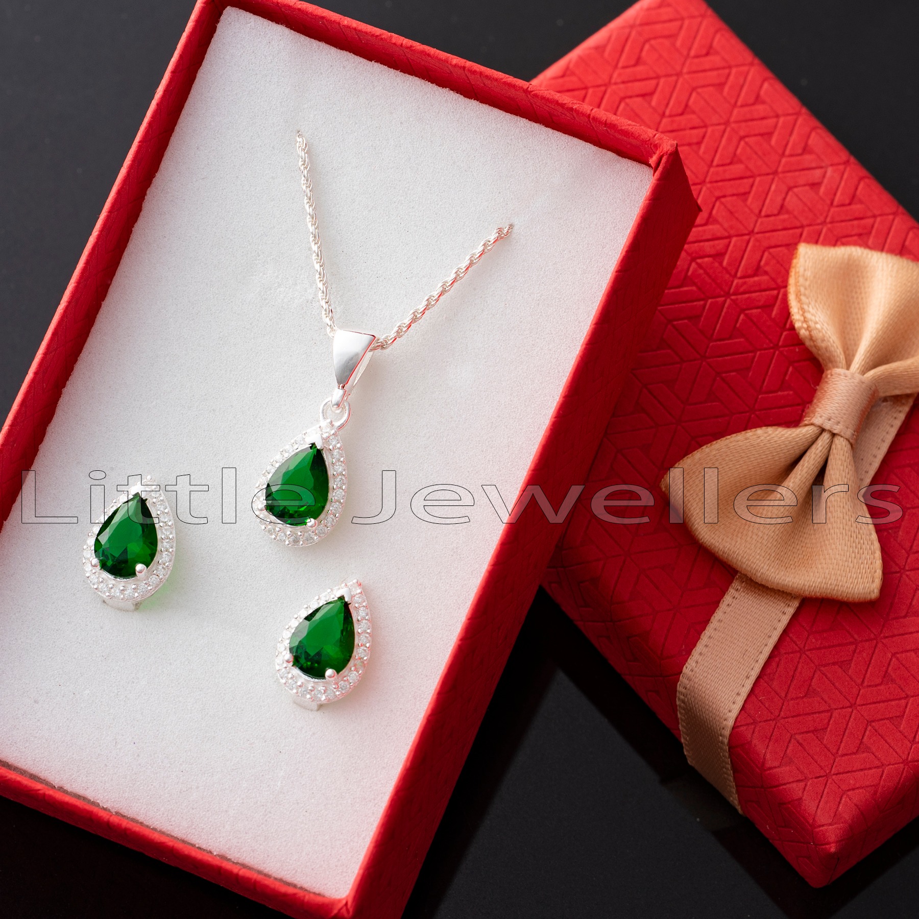 Show her how much she means to you with this beautiful emerald jewellery gift set. Crafted from sterling silver