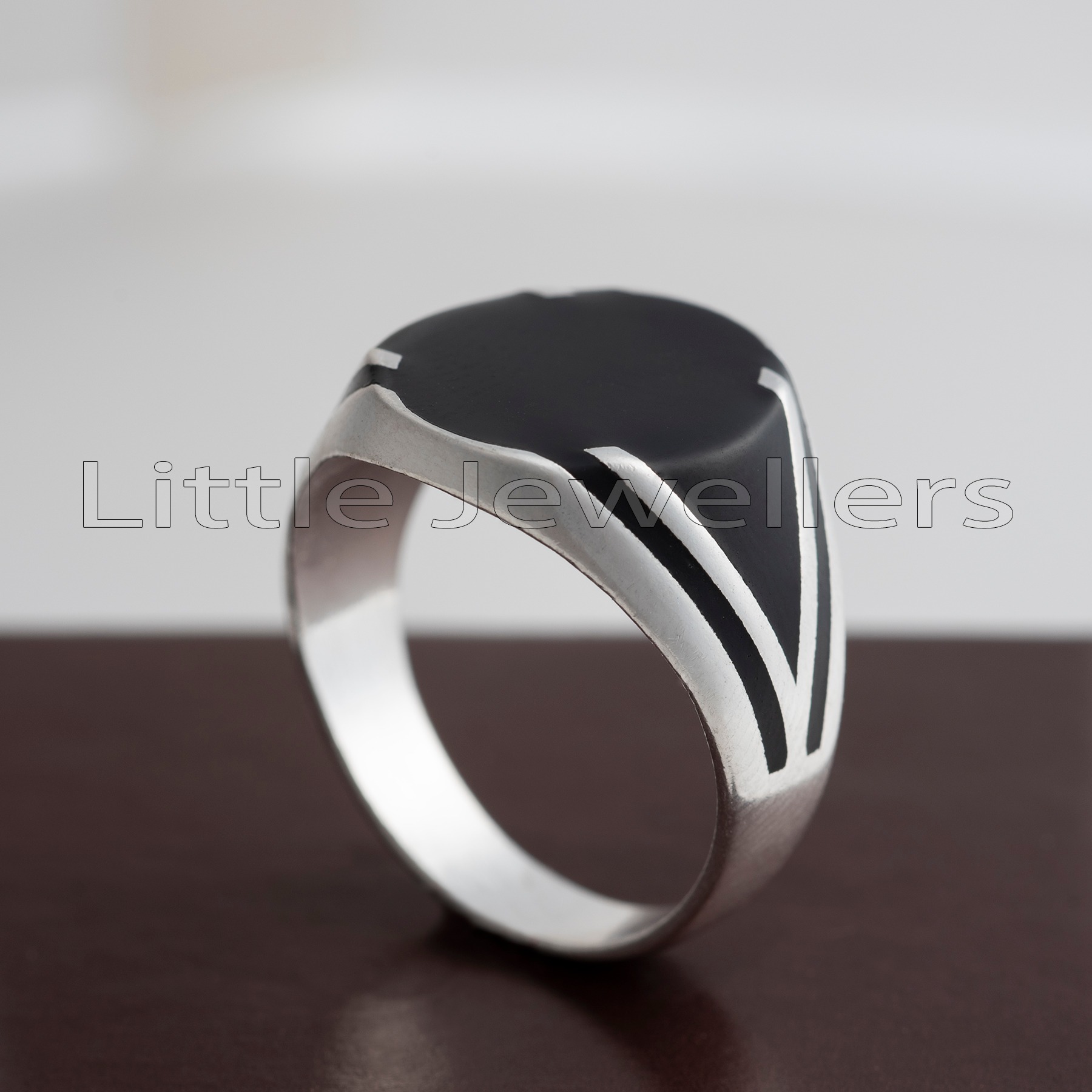 Get the perfect accessory for any occasion with this stylish & durable silver ring for men. Featuring a unique pattern & black center