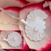 A meaningful sterling silver necklace with a daisy pendant that can be engraved with a personalized message or date. A strong Singapore chain completes this perfect jewellery gift for women.