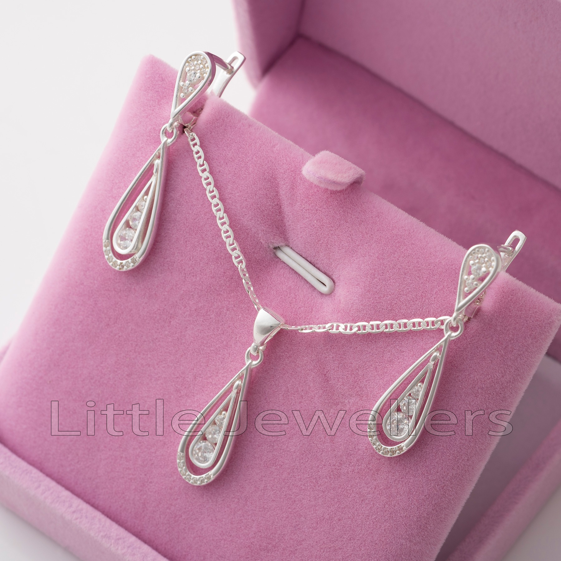 Radiate Elegance with Our Silver Wedding Jewelry Set