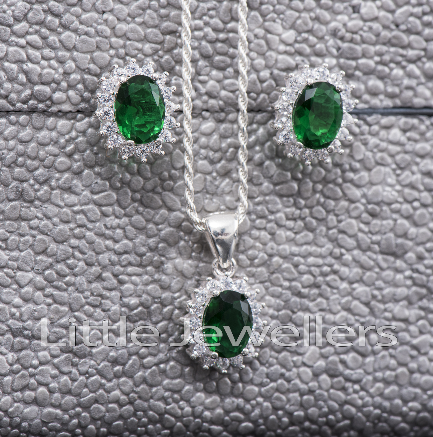 Green necklace set