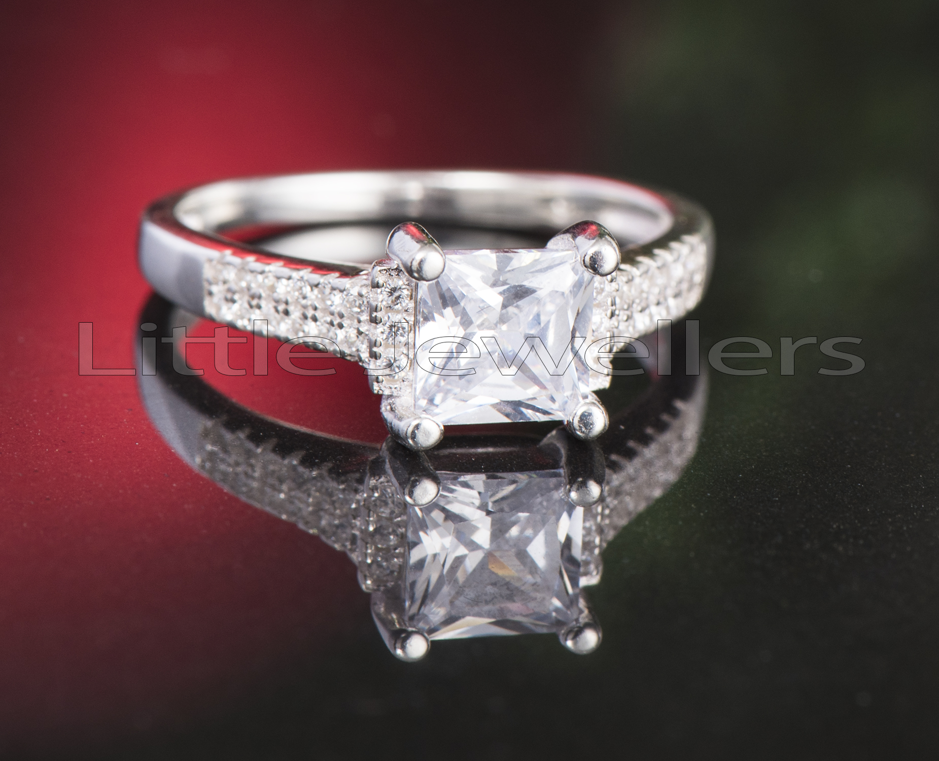 princess cut engagement ring