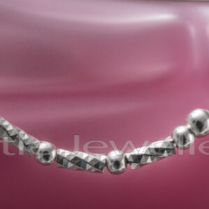 A simple yet elegant pure silver anklet.