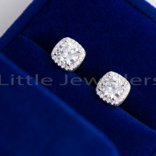 Silver Gift: Stud Earrings with Round-Cut Stone